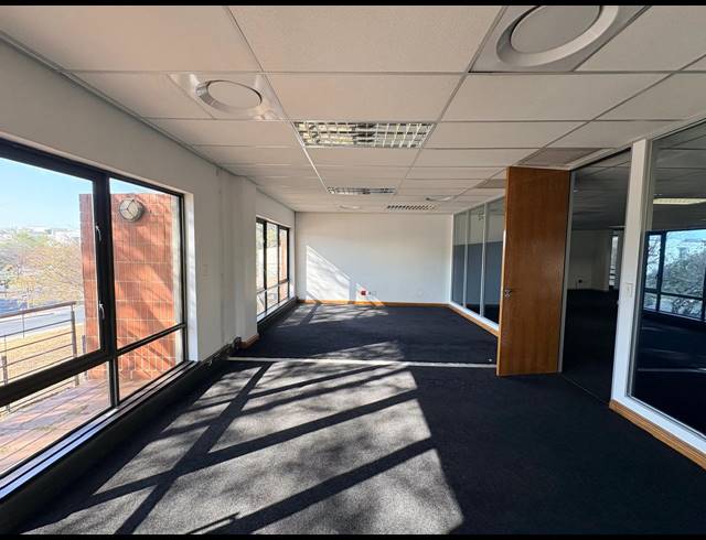 347M² OFFICE TO LET IN MAGALIESSIG